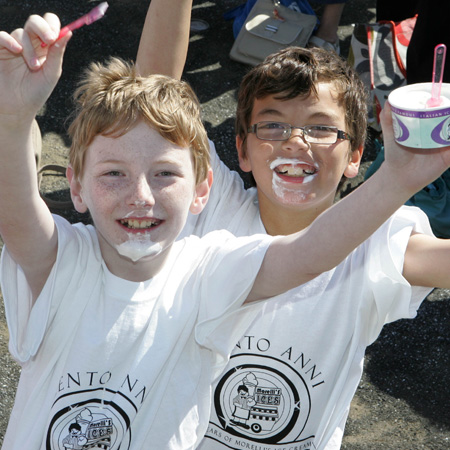 Kids at the Guinness World Record by Morelli Ice Cream